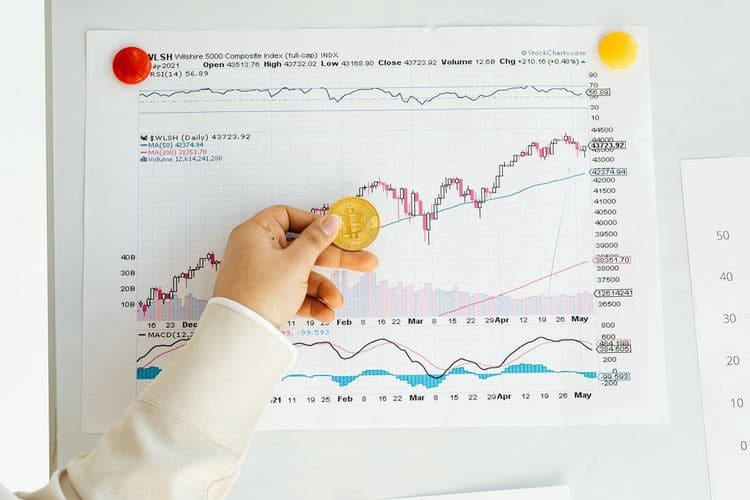 وظائف العملات الرقمية في القطاع المصرفي والمالي