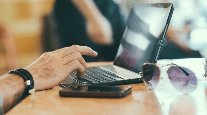 كيف تبقى على تواصل مع مُديري التوظيف وأصحاب العمل المُحتملين
