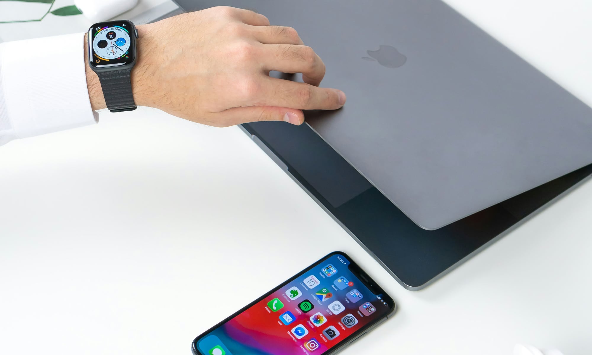 **من هو "مستخدم Apple الأساسي"، وهل أنت واحد منهم؟: نظرة متعمقة على ولاء المستخدمين لنظام Apple البيئي**