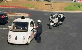 لهذا السبب أوقفت الشرطة سيارة جوجل الذكية بالأمس !