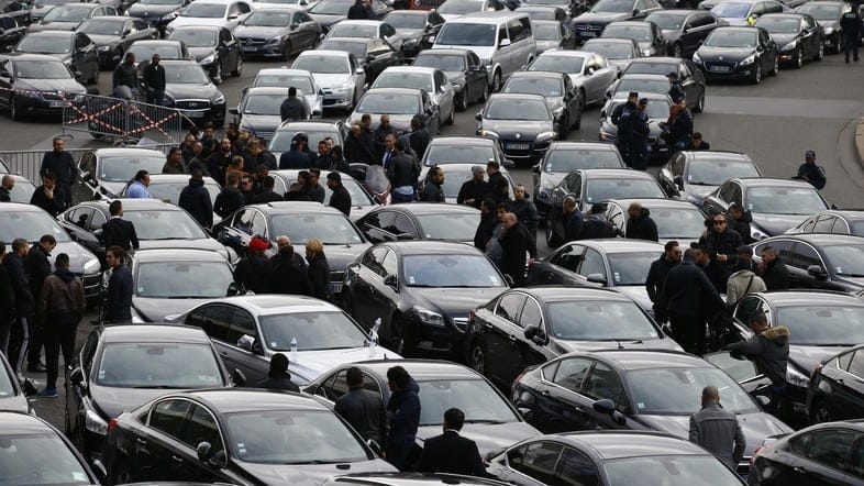 وزارة النقل السعودية تسمح للمواطنين بالعمل بسياراتهم الخاصة عبر تطبيقات التاكسي على الهواتف الذكية - مقالات