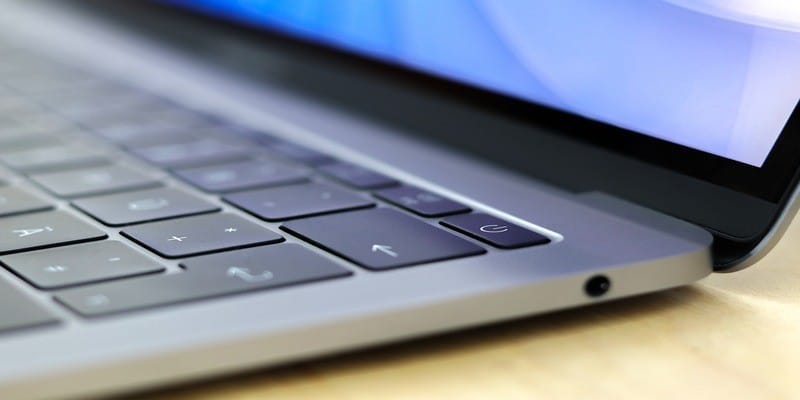 سُكب الماء على جهاز Macbook الخاص بك؟ إليك كيفية إصلاح Macbook تالف بسبب المياه - Mac
