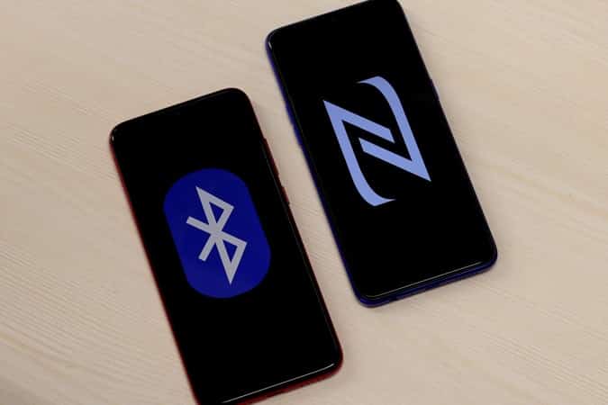 NFC مقابل Bluetooth : ما الفرق الحقيقي وأيهما أفضل لمختلف الإستخدامات؟ - مراجعات
