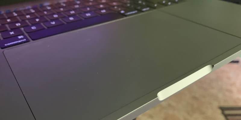 fix trackpad macbook featured 800x400 min DzTechs | كيفية إصلاح لوحة اللمس لا تعمل في أجهزة MacBook