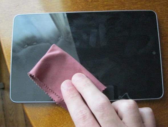 Comment nettoyer en toute sécurité l'écran tactile d'une tablette ou d'un téléphone - explications
