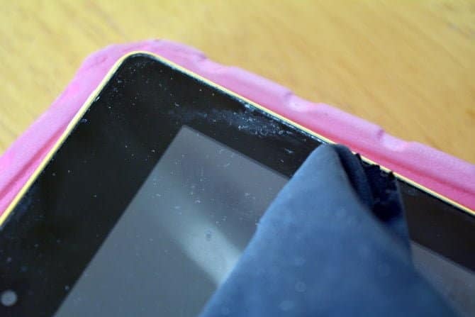 Comment nettoyer en toute sécurité l'écran tactile d'une tablette ou d'un téléphone - explications