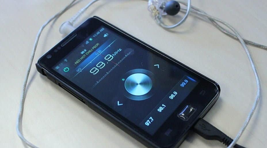 كيفية إلغاء قفل راديو FM المخفي على الهاتف الذكي بنظام Android - Android