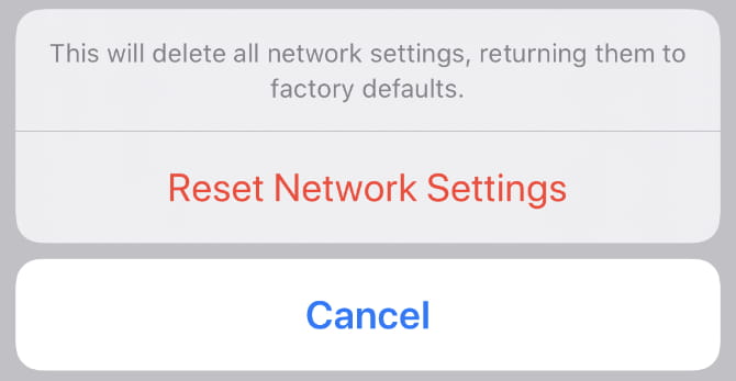 Reset Network Settings confirmation popup on iPhone 2yp1zQfs DzTechs | هل "الإرسال السريع" (AirDrop) لا يعمل؟ يُمكنك إصلاحه بسرعة مع هذه النصائح