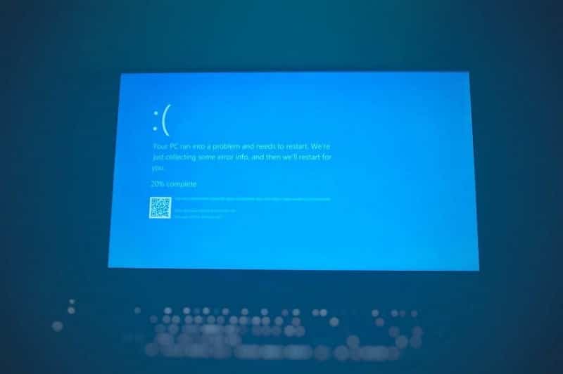 كيفية تشغيل خطأ شاشة الموت الزرقاء يدويًا في Windows 10 (ولماذا تُريد ذلك) - الويندوز
