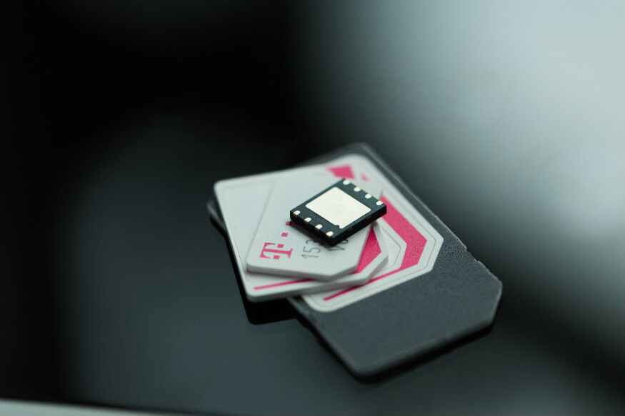ما هي الشريحة الإلكترونية (eSIM)؟ وهل هي أفضل من بطاقات SIM القياسية؟ - مقالات