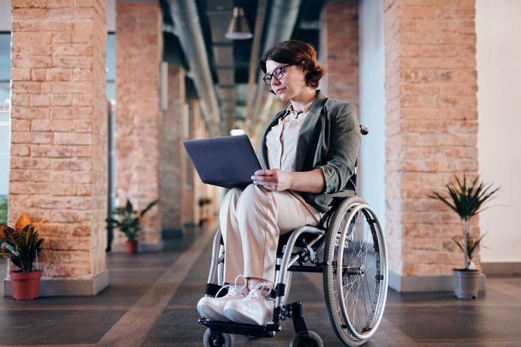 أفضل الطرق التي يمكن أن تُساعد بها المنازل والأجهزة الذكية الأشخاص ذوي الإعاقة - مقالات