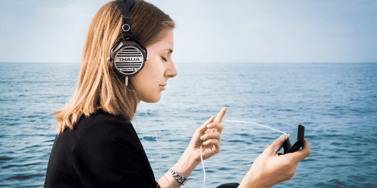 Quelques raisons pour lesquelles les écouteurs filaires sont meilleurs que les haut-parleurs sans fil - Avis 