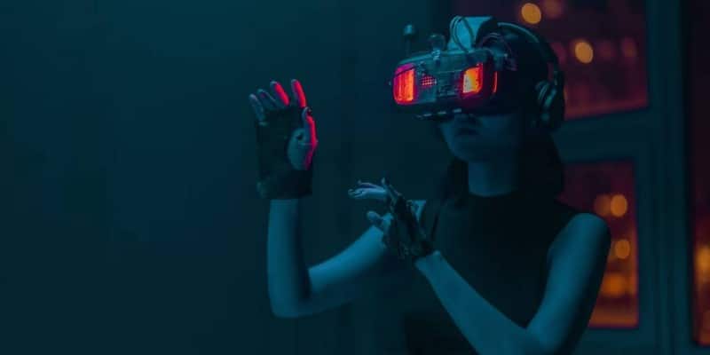 مقارنة بين PS VR و Meta Quest 2: أي نظارة VR يجب أن تشتريها؟ - شروحات