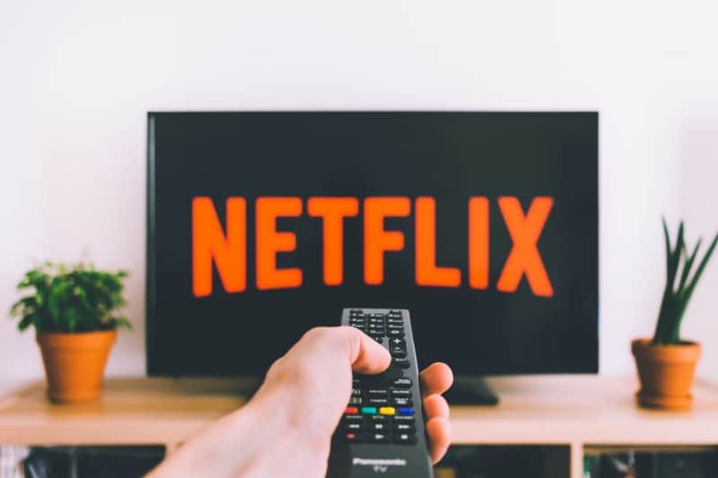 هل خطة Netflix الأساسية مع الإعلانات تستحق التكلفة؟ - شروحات