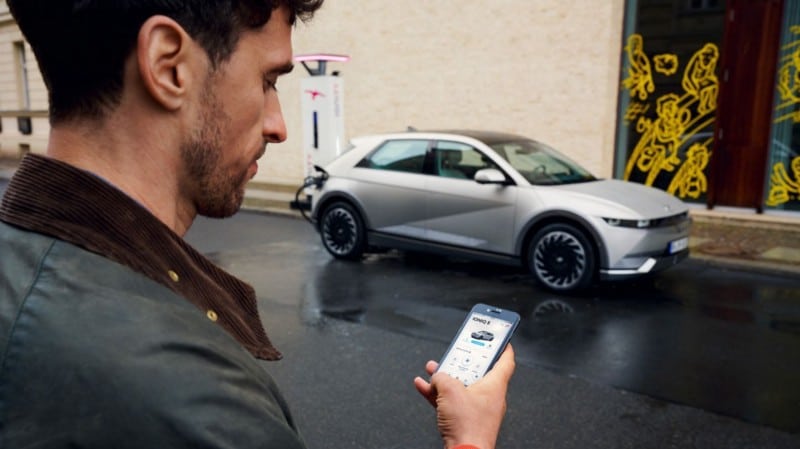 تطبيقات الهواتف الذكية التي يجب أن تكون لدى أصحاب السيارات الكهربائية - Android iOS