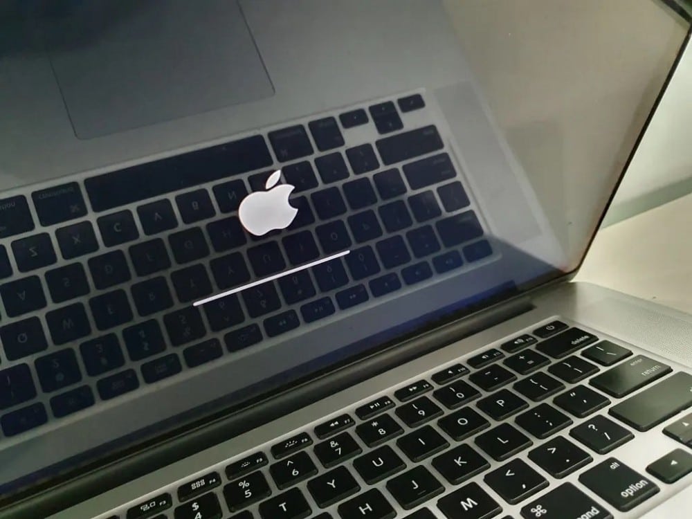 هل الـ Mac عالق على شعار Apple؟ إليك إصلاحات يجب تجربتها - Mac