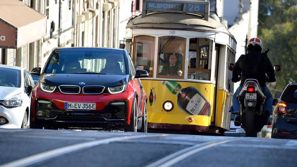 لماذا تُعتبر سيارة BMW i3 واحدة من أفضل السيارات الكهربائية المُستعملة - السيارات الكهربائية مقالات