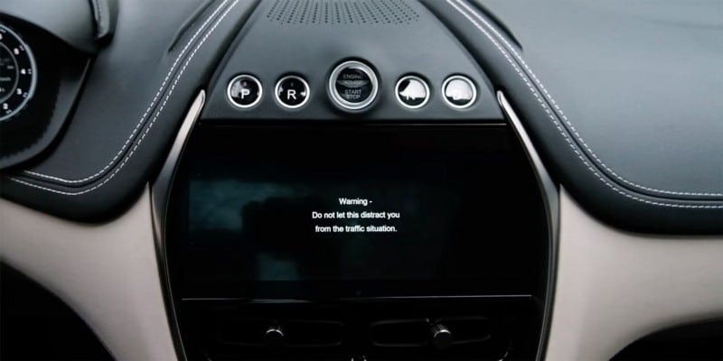 الأسباب التي تجعل شاشات اللمس في السيارات فكرة سيئة - مقالات