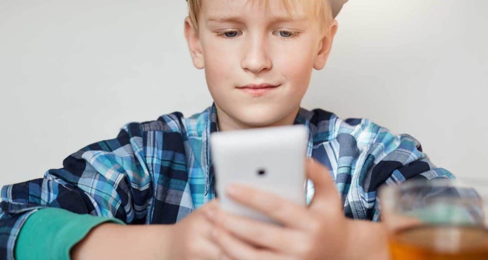 تطبيقات خطيرة لا تُريد أن تجدها على هاتف طفلك - حماية