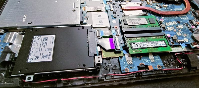 كيفية تركيب مُحرك SSD في كمبيوتر محمول لتحسين الأداء - شروحات