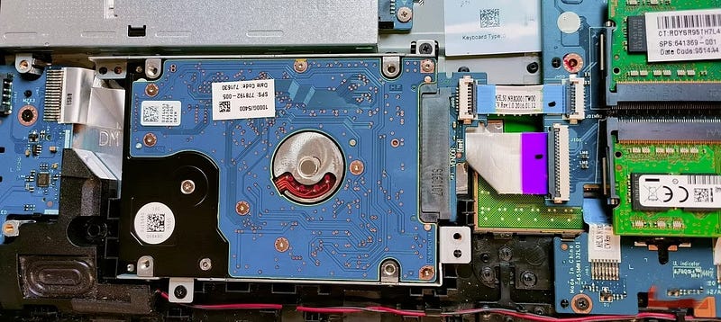 كيفية تركيب مُحرك SSD في كمبيوتر محمول لتحسين الأداء - شروحات