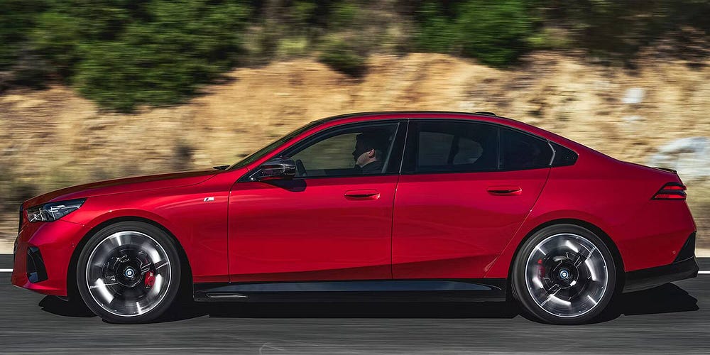 تغييرات مُهمة في سيارة BMW 2023 الفئة 5 تُغيِّر الصيغة التقليدية - السيارات الكهربائية