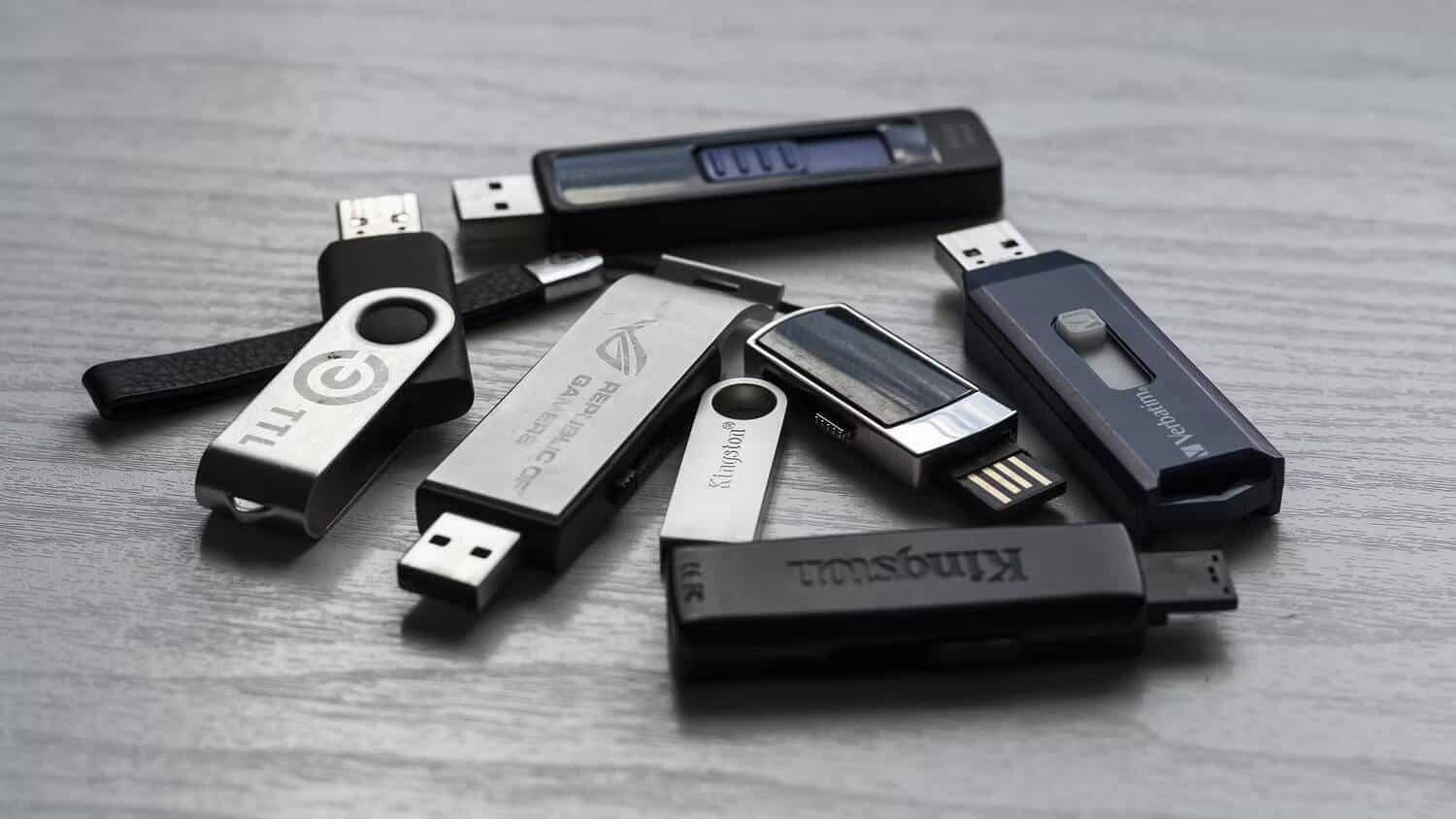 كيفية الحصول على البيانات من محرك أقراص USB قديم أو مُعطل - شروحات