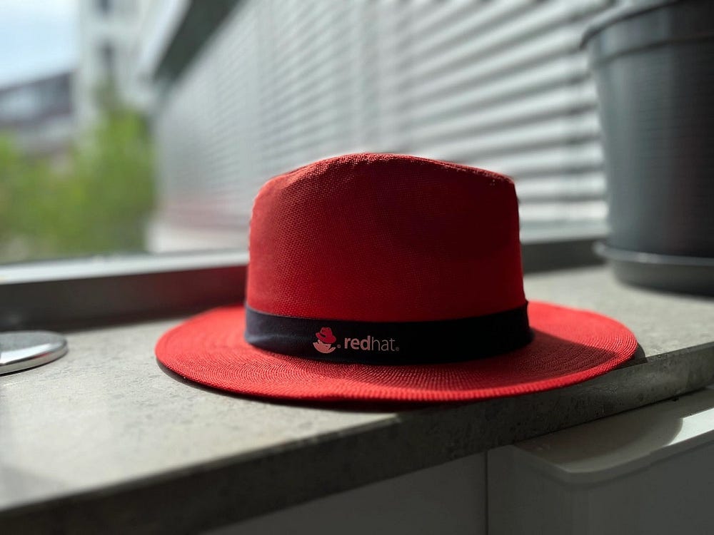 الطرق التي تُؤثر بها قيود الكود المصدري لـ Red Hat على التوزيعات الأخرى - لينكس