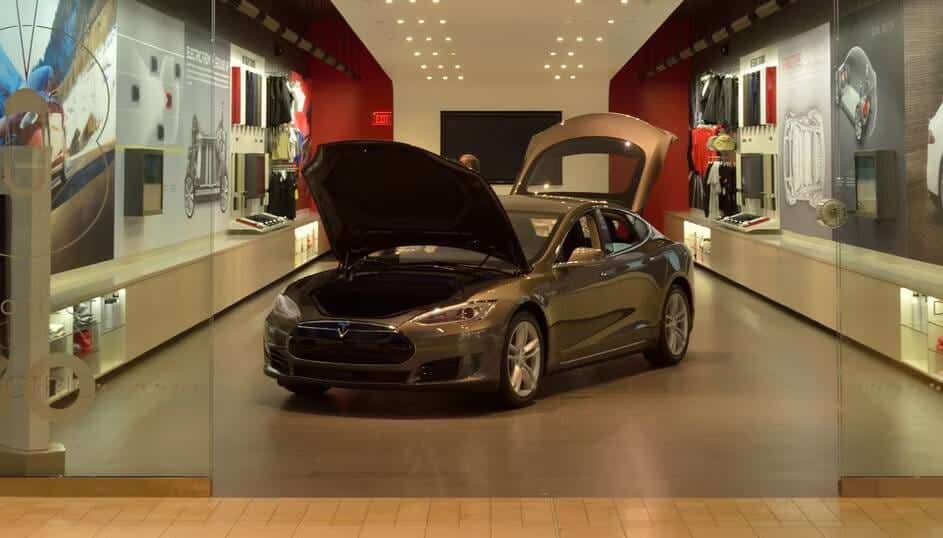 هل يستحق الأمر شراء سيارة Tesla؟ الإطلاع على المُميزات والعيوب - السيارات الكهربائية