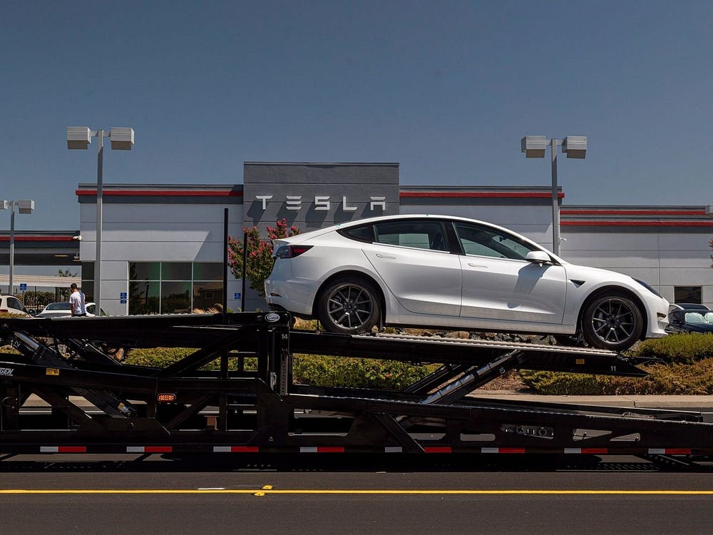 هل يستحق الأمر شراء سيارة Tesla؟ الإطلاع على المُميزات والعيوب - السيارات الكهربائية