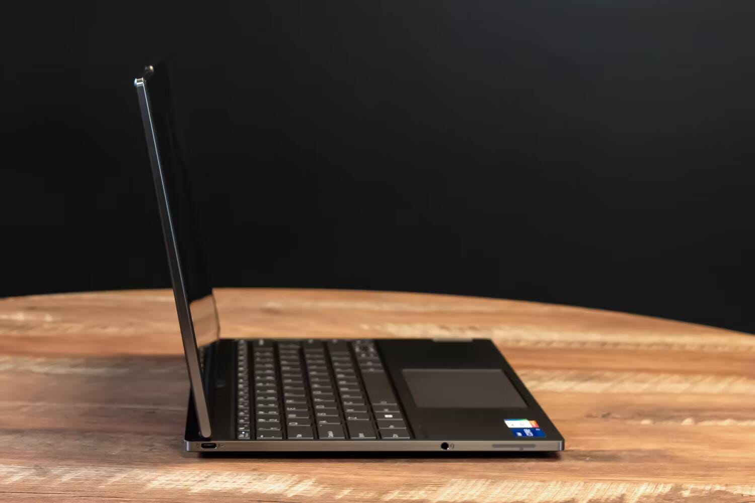 مُراجعة Lenovo ThinkBook Plus Gen 4: شاشة الحبر الإلكتروني لا تُميزه - مراجعات