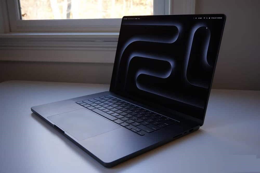 مُراجعة MacBook Pro مقاس 16 بوصة المُزوَّد بـ M3 Pro: إلقاء نظرة شاملة من الداخل والخارج - Mac مراجعات