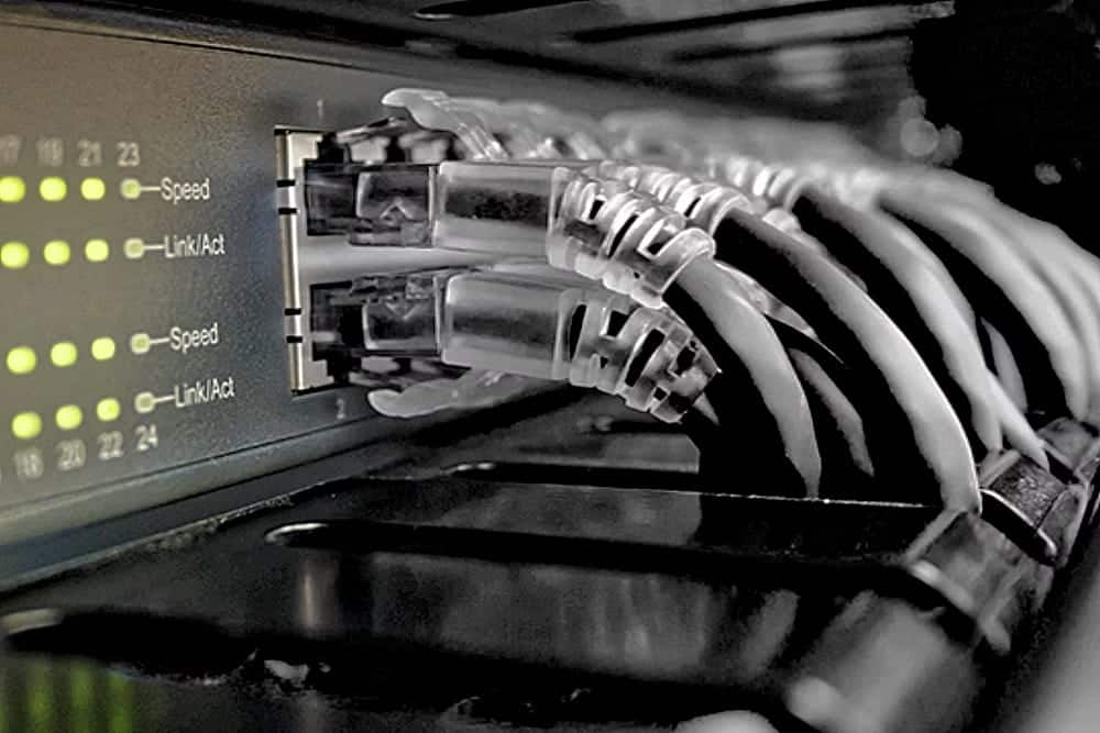 16 8EWqXV 0BgmtWKtzI3dw DzTechs | دليل أحدث وأفضل كابلات Ethernet من النوع Cat 8 لتحسين أداء شبكتك